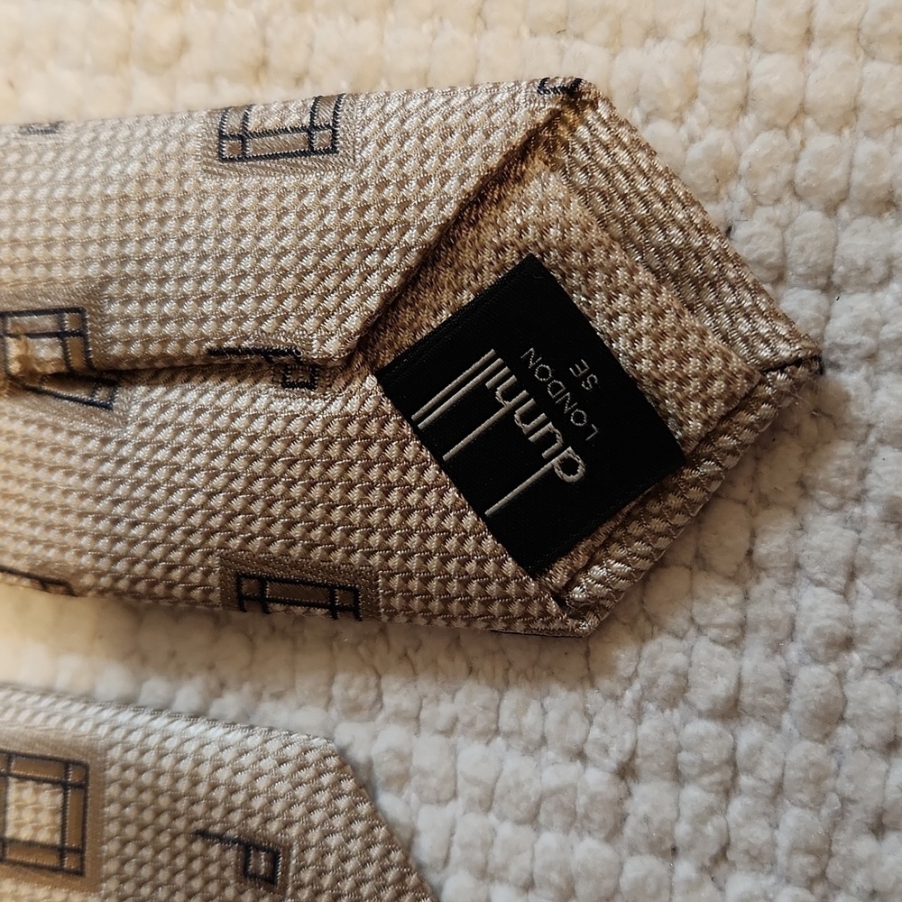 Alfred Dunhill London  silk nectie